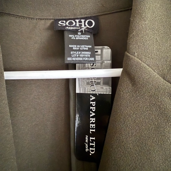 Soho Green Blazer with Tailored Silhouette and Classic Lapel - Picture 3 of 3